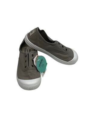 NWT Victoria Size 33 EU (2Y US) Grey Sneakers